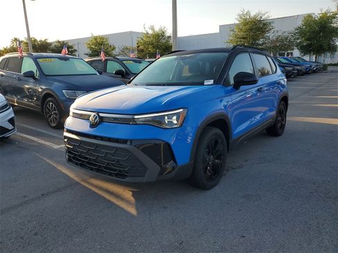 New 2025 Volkswagen Taos SE image 3