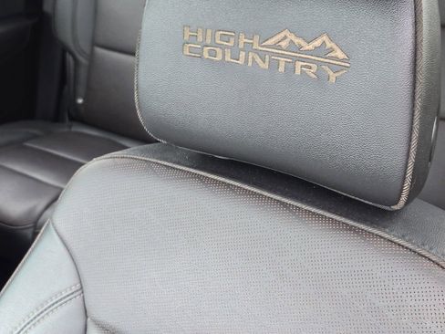 Used 2023 Chevrolet Traverse High Country image 10