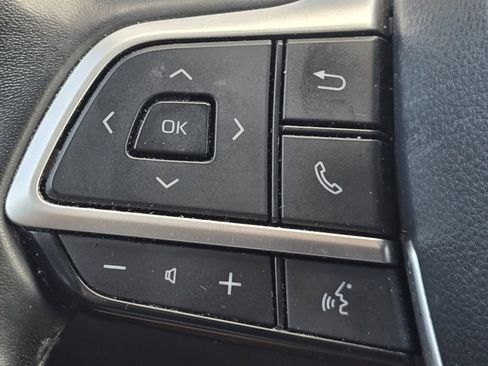 Used 2023 Toyota Highlander LE AWD/4WD image 31