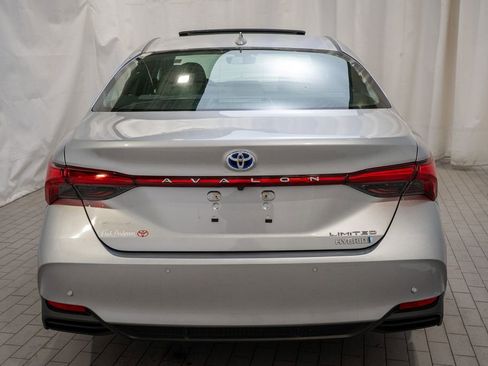 Used 2019 Toyota Avalon Limited image 5