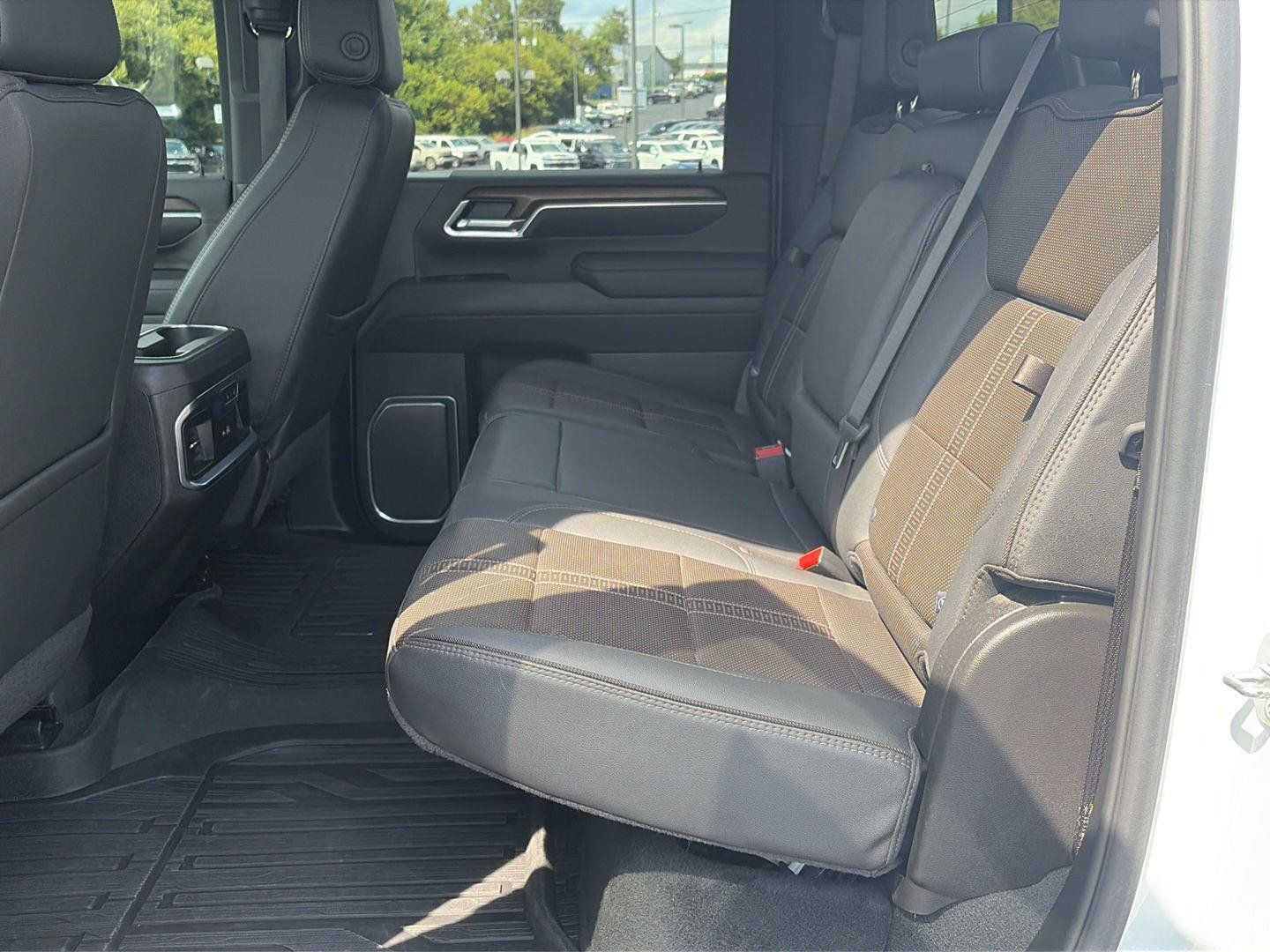 Used 2025 Chevrolet Silverado 2500 High Country w/ Technology Package AWD/4WD image 17