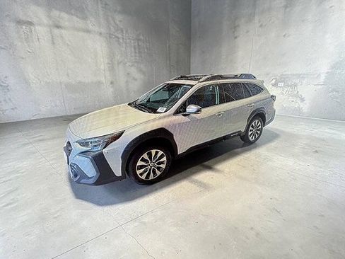 Used 2023 Subaru Outback Touring AWD/4WD image 1