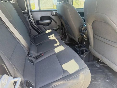 Used 2021 Jeep Gladiator Sport image 38