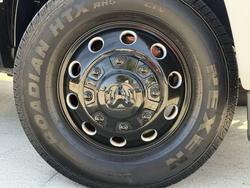 Used 2025 RAM 3500 Laramie AWD/4WD image 9