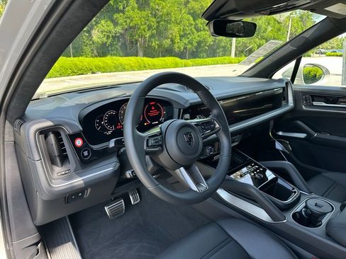 New 2026 Porsche Cayenne Turbo image 4