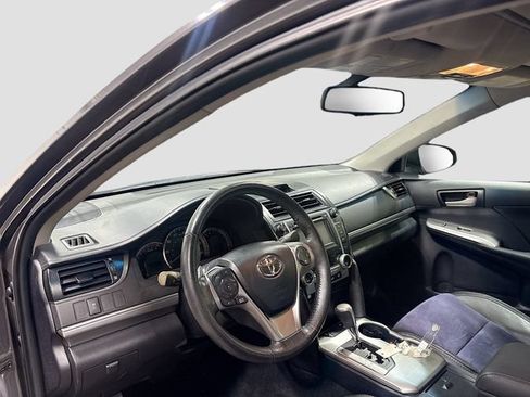 Used 2012 Toyota Camry SE w/ Leather Pkg FWD image 8