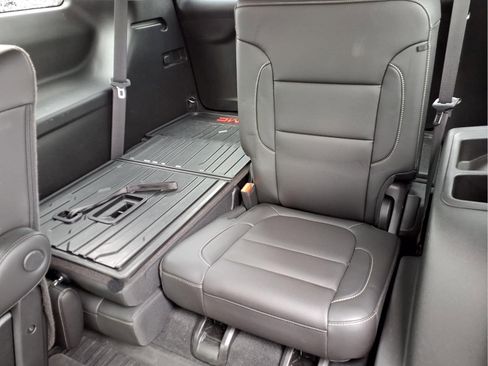 Used 2023 GMC Acadia SLT w/ Elevation Edition image 23