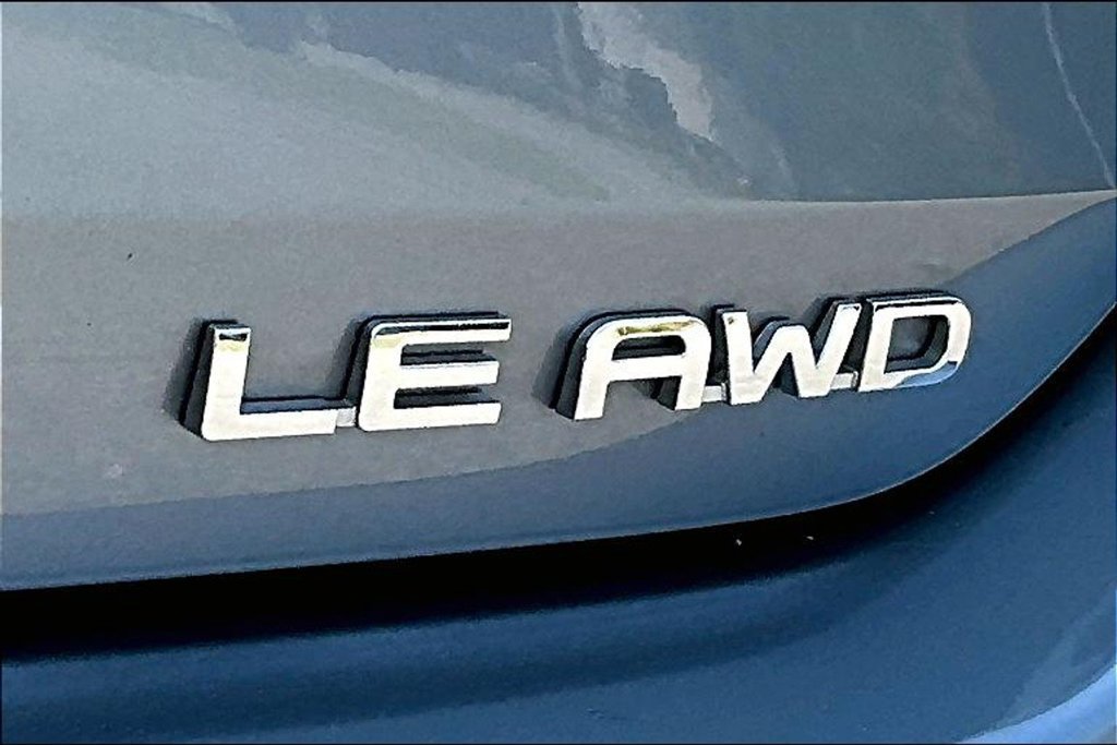 Used 2021 Toyota Highlander LE AWD/4WD image 30