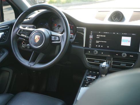 Certified 2022 Porsche Macan S AWD/4WD image 21