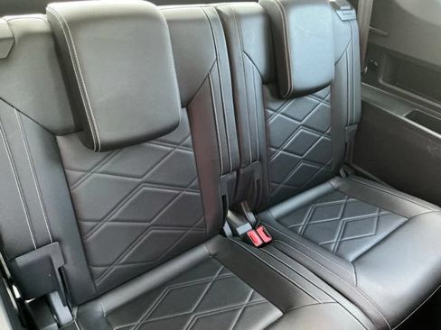 Used 2025 Volkswagen Atlas SE FWD image 16