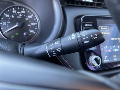 Used 2024 Nissan Kicks SR image 18