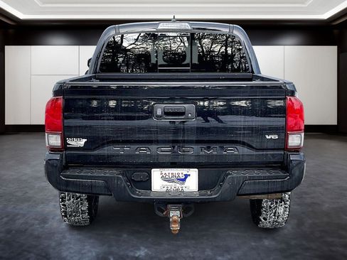 Used 2019 Toyota Tacoma TRD Off-Road image 4