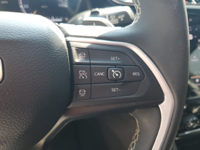 Used 2023 Jeep Grand Cherokee L Laredo RWD image 19