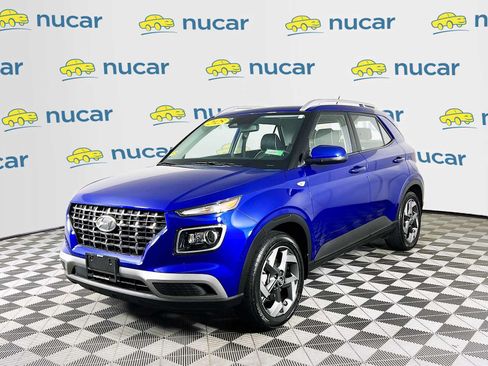 Certified 2025 Hyundai Venue Limited FWD image 3