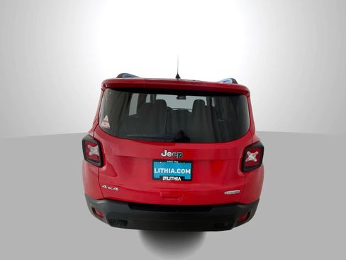 Used 2019 Jeep Renegade Latitude w/ Cold Weather Group AWD/4WD image 7