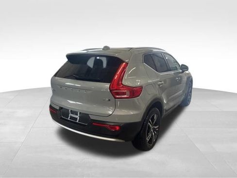Used 2025 Volvo XC40 B5 Core AWD/4WD image 4