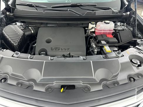 Used 2024 Chevrolet Traverse LS FWD image 35