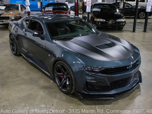 Used 2022 Chevrolet Camaro SS RWD image 11