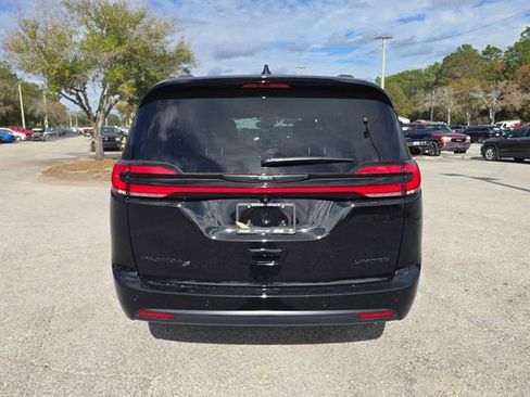 New 2026 Chrysler Pacifica Limited w/ S Appearance Package image 5