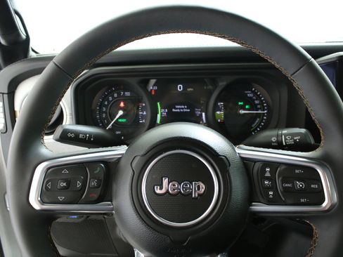 Used 2024 Jeep Wrangler Unlimited Sahara AWD/4WD image 16