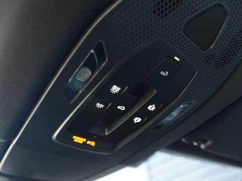 Certified 2025 Porsche Macan 4S Electric AWD/4WD image 23