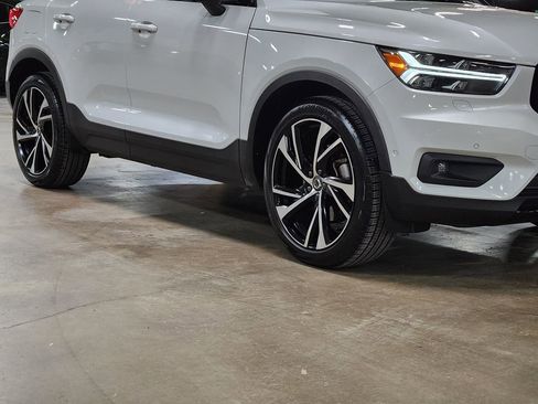 Used 2021 Volvo XC40 T4 R-Design w/ Advanced Package image 16