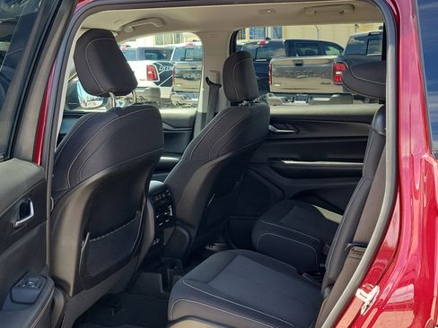 Used 2023 Jeep Grand Cherokee L Laredo RWD image 15