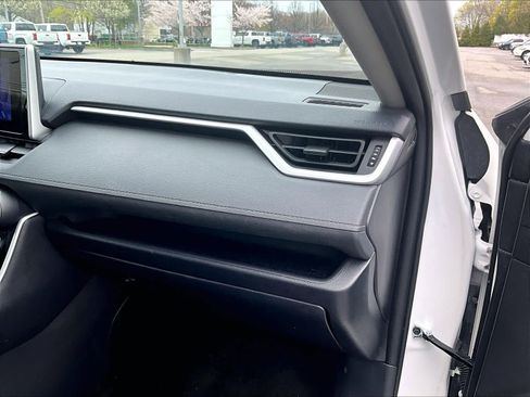 Used 2025 Toyota RAV4 XLE AWD/4WD image 13