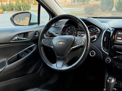 Used 2017 Chevrolet Cruze LT w/ Leather Package image 9