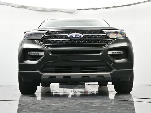 Used 2022 Ford Explorer XLT w/ Equipment Group 202A image 44