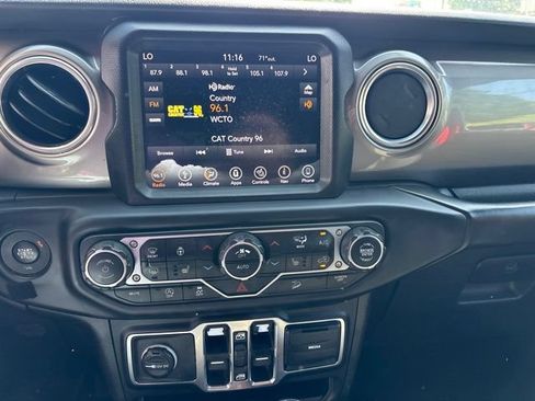 Used 2018 Jeep Wrangler Unlimited Sahara AWD/4WD image 15