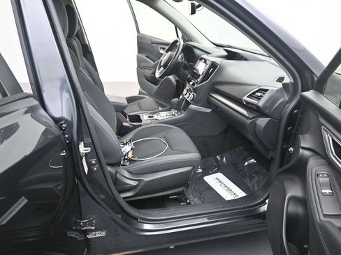 Used 2019 Subaru Forester Premium AWD/4WD image 23