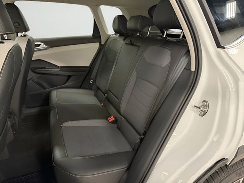 New 2025 Volkswagen Taos SE image 18