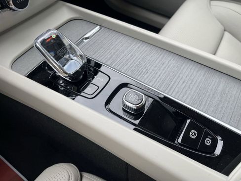 Used 2025 Volvo XC60 B5 Ultra w/ Protection Package Premier image 16