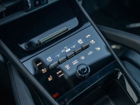 Used 2025 Porsche Cayenne image 20