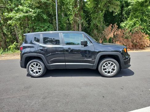 Used 2023 Jeep Renegade Latitude AWD/4WD image 4