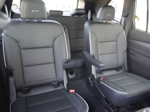 Used 2026 Buick Enclave Sport Touring AWD/4WD image 22