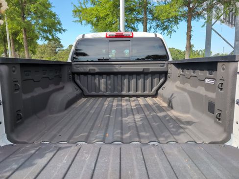 Used 2025 Chevrolet Colorado W/T w/ Advanced Trailering Package AWD/4WD image 31