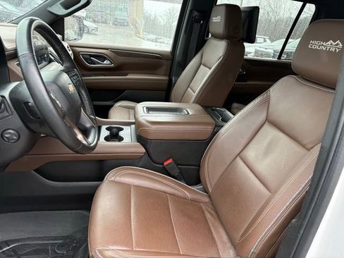 Used 2024 Chevrolet Suburban High Country image 9