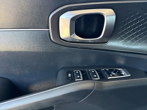 Certified 2025 Kia Sorento EX AWD/4WD image 10