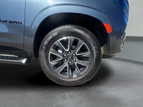 Used 2021 Chevrolet Suburban Z71 image 38