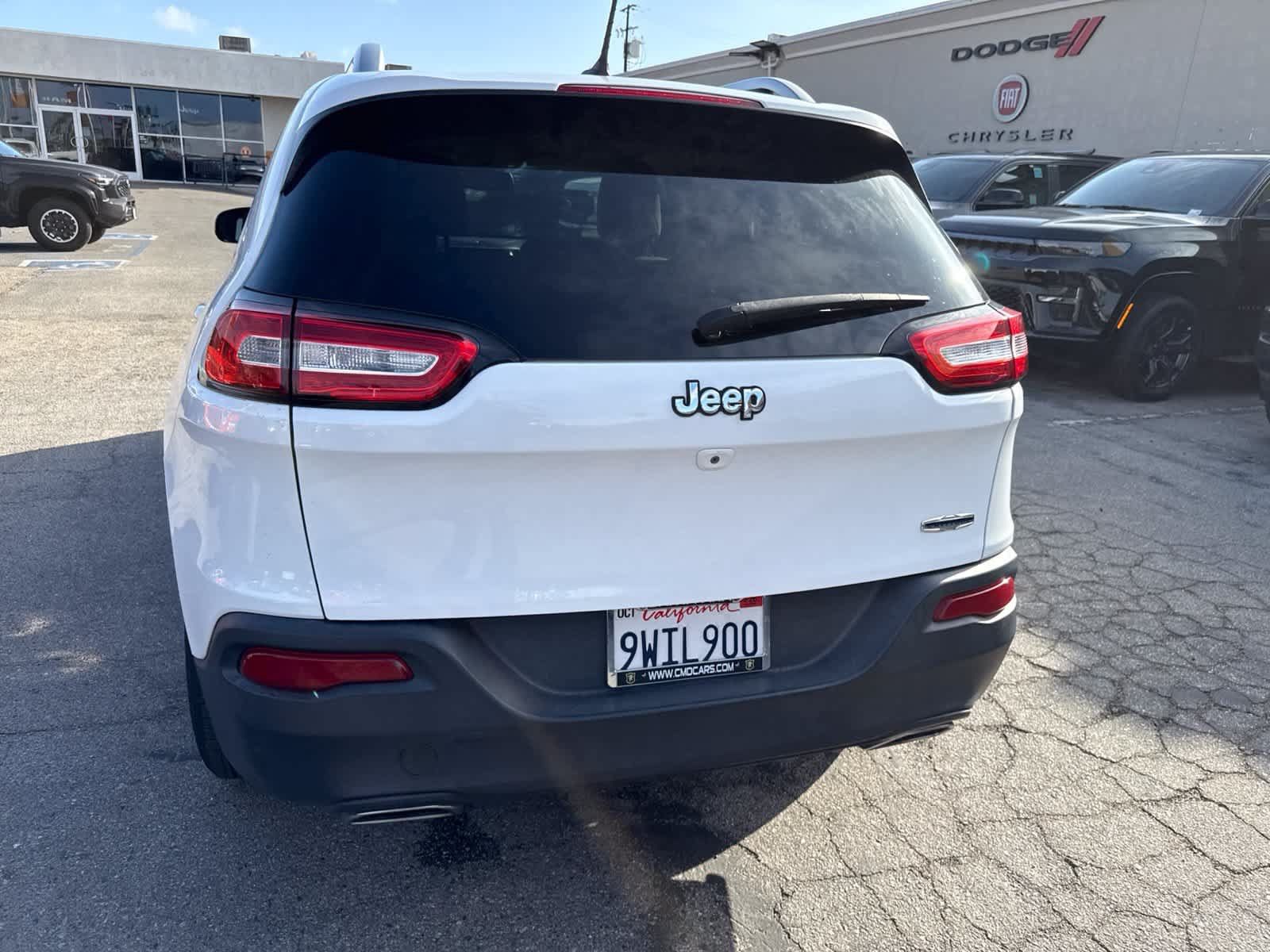 Used 2018 Jeep Cherokee Latitude FWD image 14