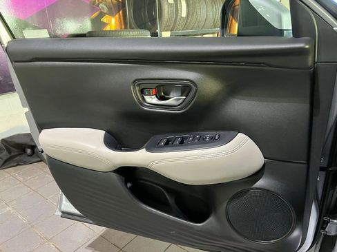 Used 2023 Honda HR-V LX image 13