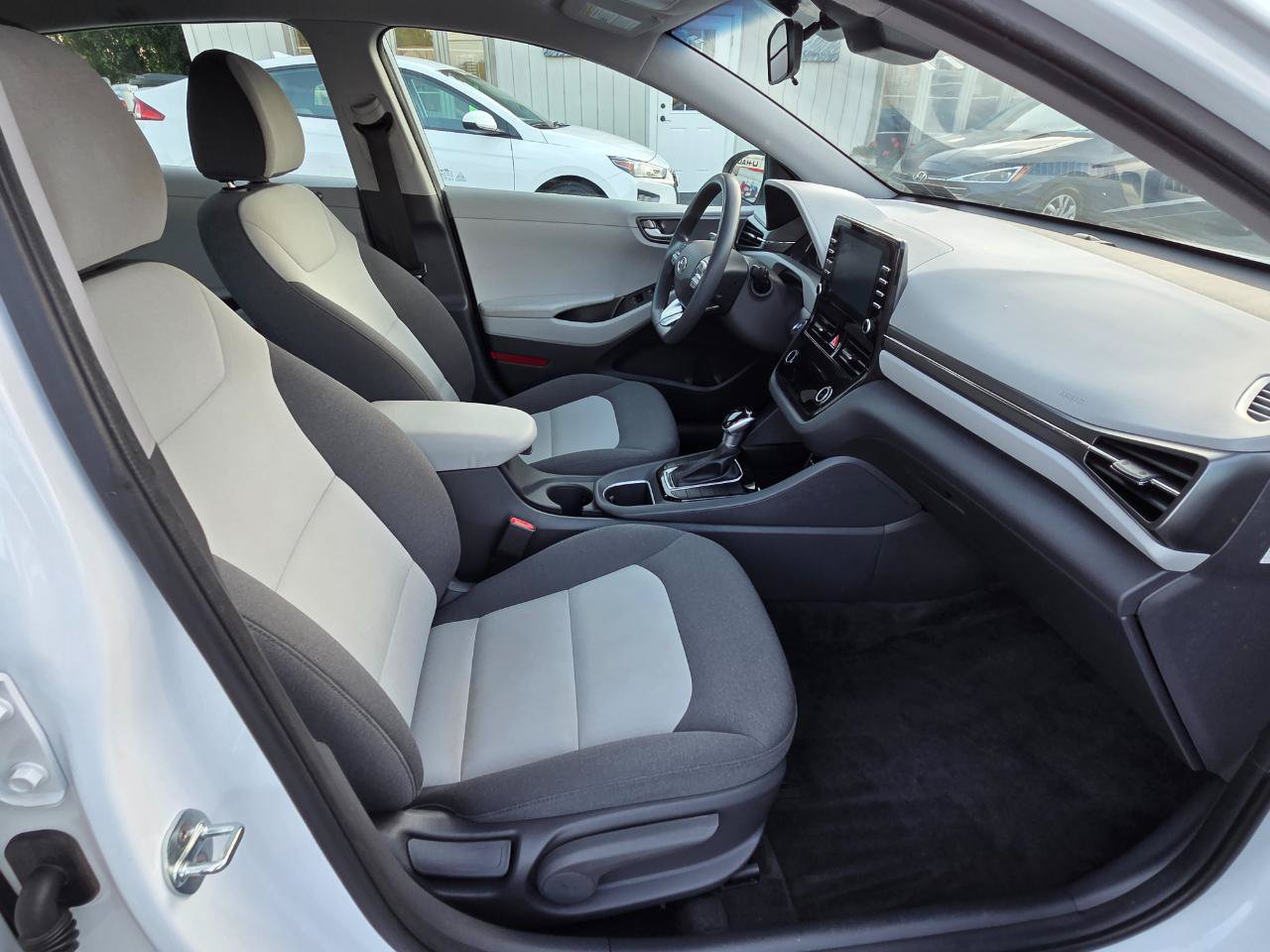 Used 2020 Hyundai Ioniq Blue FWD image 31