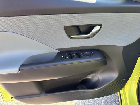 Used 2024 Hyundai Kona Limited image 18