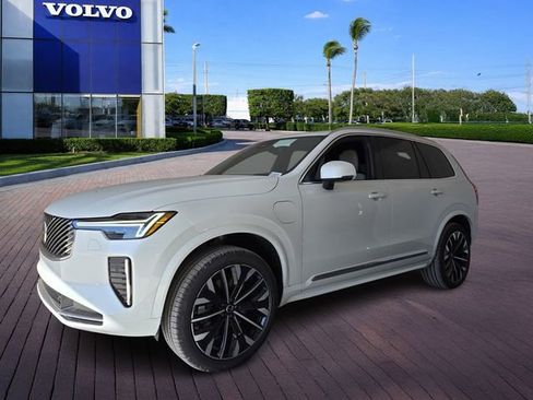 New 2026 Volvo XC90 T8 Core image 4