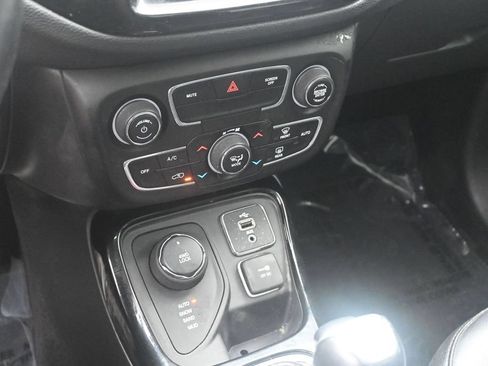 Used 2018 Jeep Compass Limited AWD/4WD image 17