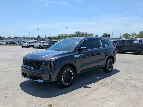Certified 2025 Kia Sorento S w/ Panoramic Sunroof Package FWD image 4