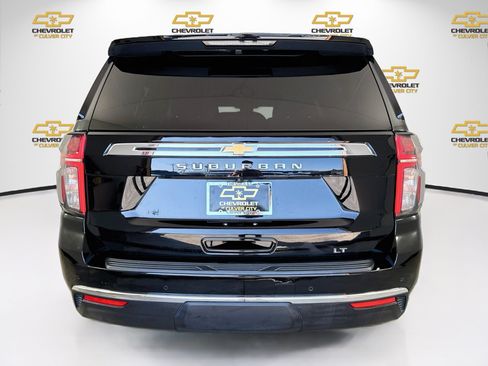 Used 2024 Chevrolet Suburban LT RWD image 7