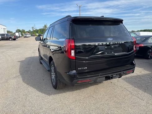 Used 2025 Ford Expedition Active AWD/4WD image 3